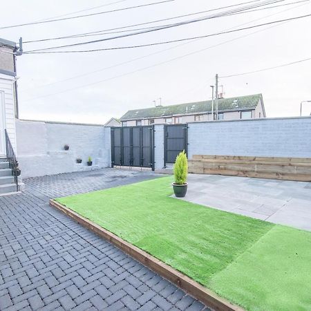 Bright, Fresh, Renovated 3 Bedroom Apartment In The Heart Of Montrose 앵거스 외부 사진