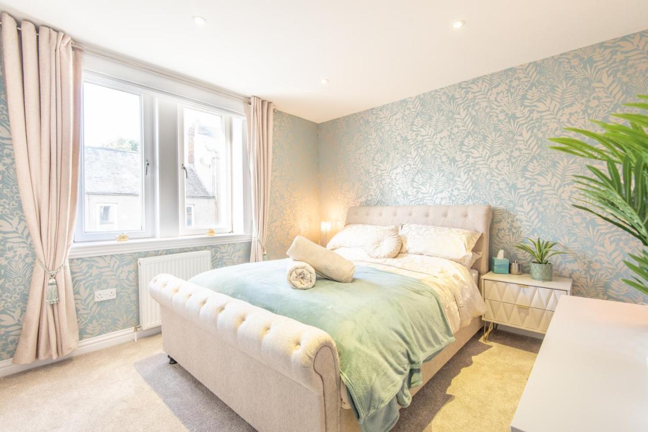Bright, Fresh, Renovated 3 Bedroom Apartment In The Heart Of Montrose 앵거스 외부 사진